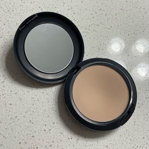 MAC Studio Fix Powder Plus Foundation shade N4